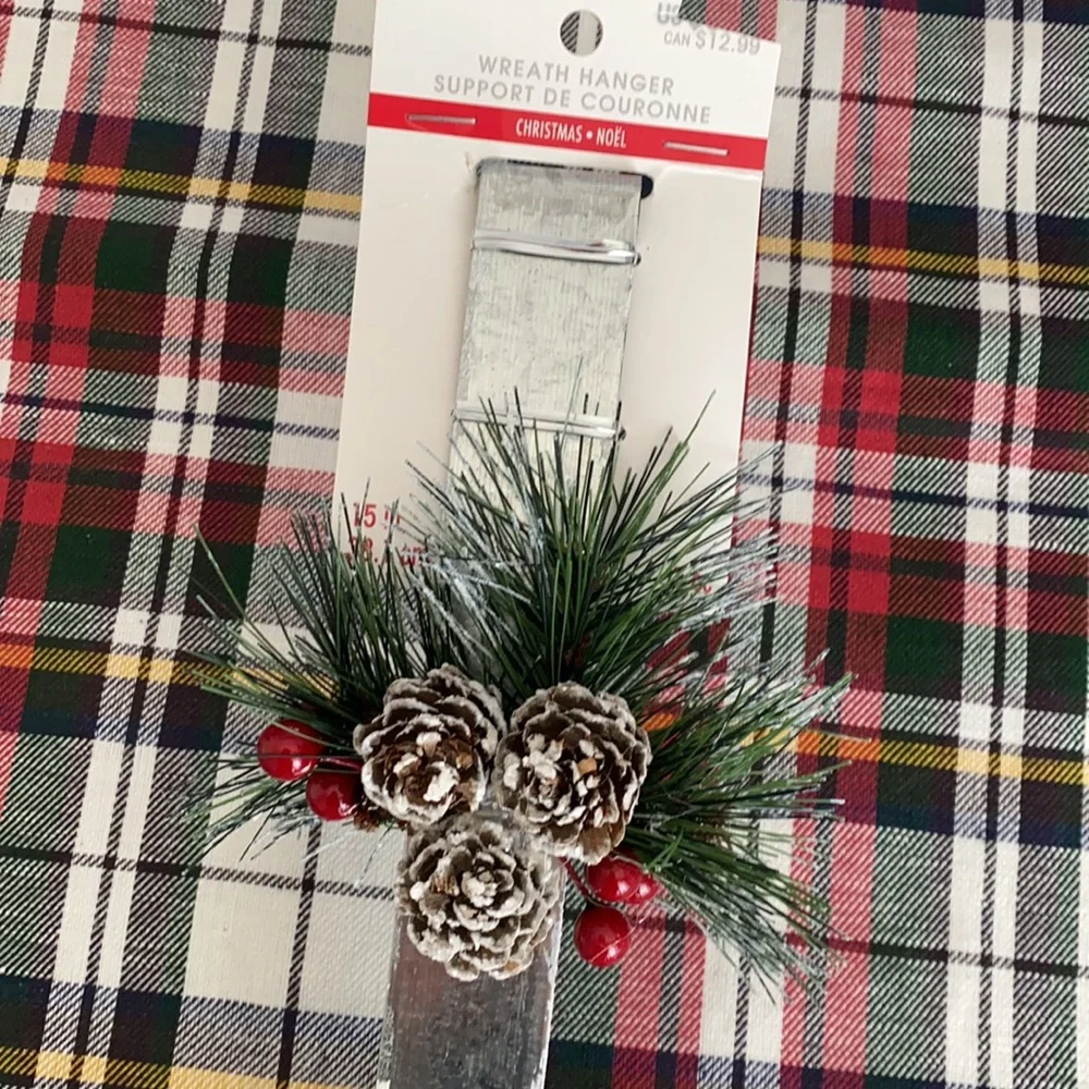 NWT! Holiday/Winter Wreath hanger with felt backing